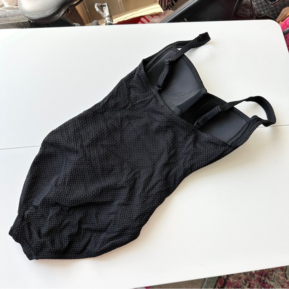 Nip Tuck Swimsuit Womens 4 Black Solid One Piece Neutral Slimming - Picture 10 of 12